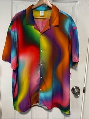Hope & Wonder Pride Rainbow XL Bold Multicolor Wave Short-Sleeve Shirt